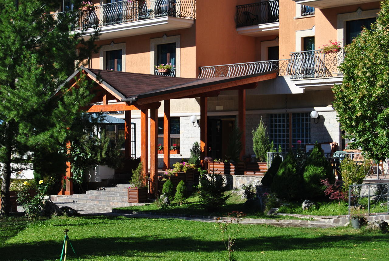 Alba Sporting Hotel Rocca di Mezzo Bagian luar foto