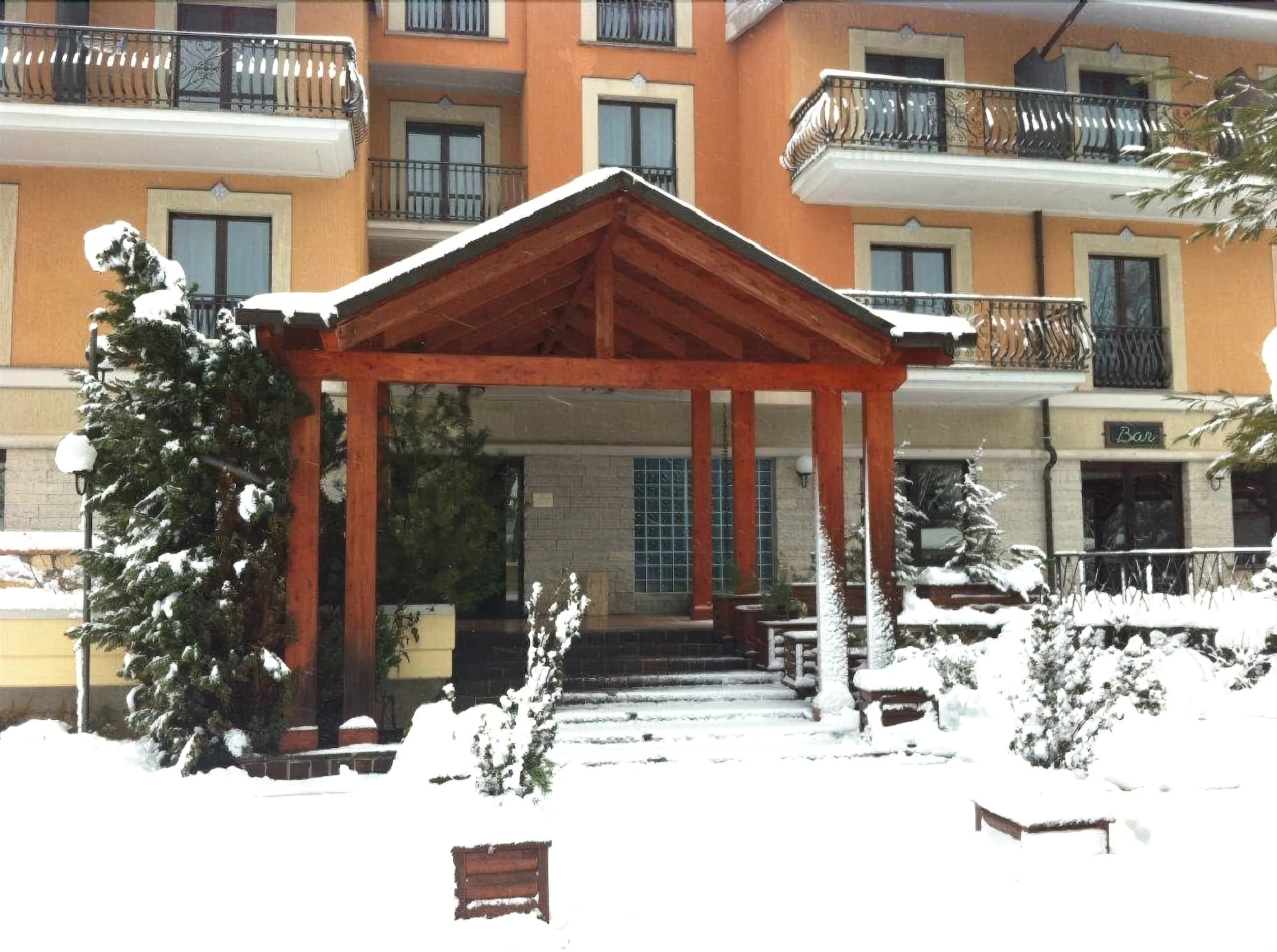 Alba Sporting Hotel Rocca di Mezzo Bagian luar foto